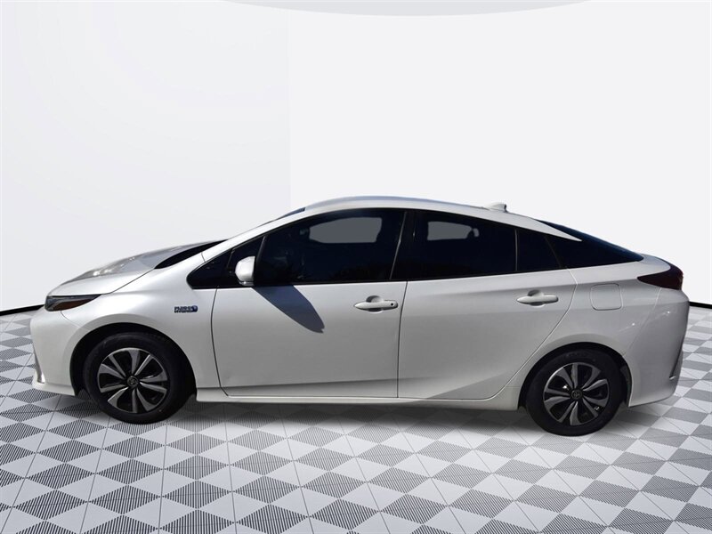 2018 Toyota Prius Prime Advanced - Photo 2 - Midway City, CA 92655