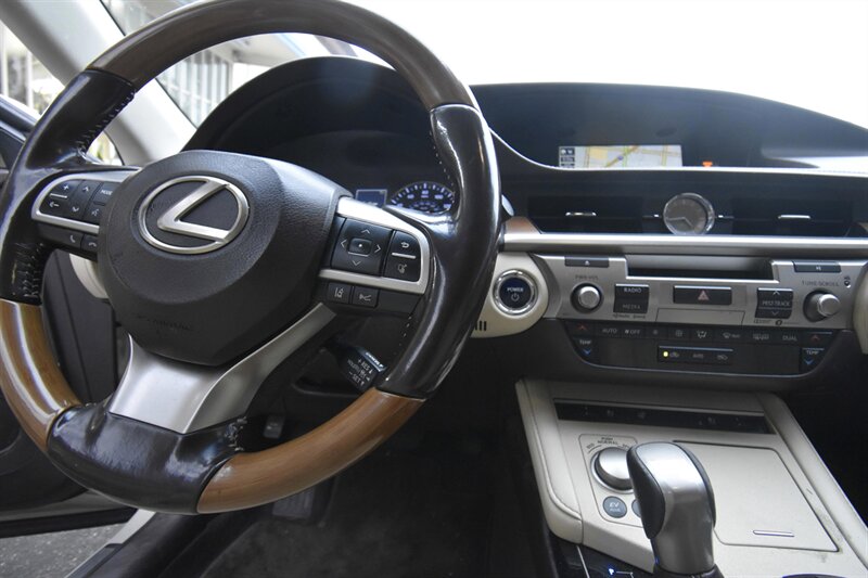 2018 Lexus ES 300h ES 300h   - Photo 8 - Midway City, CA 92655