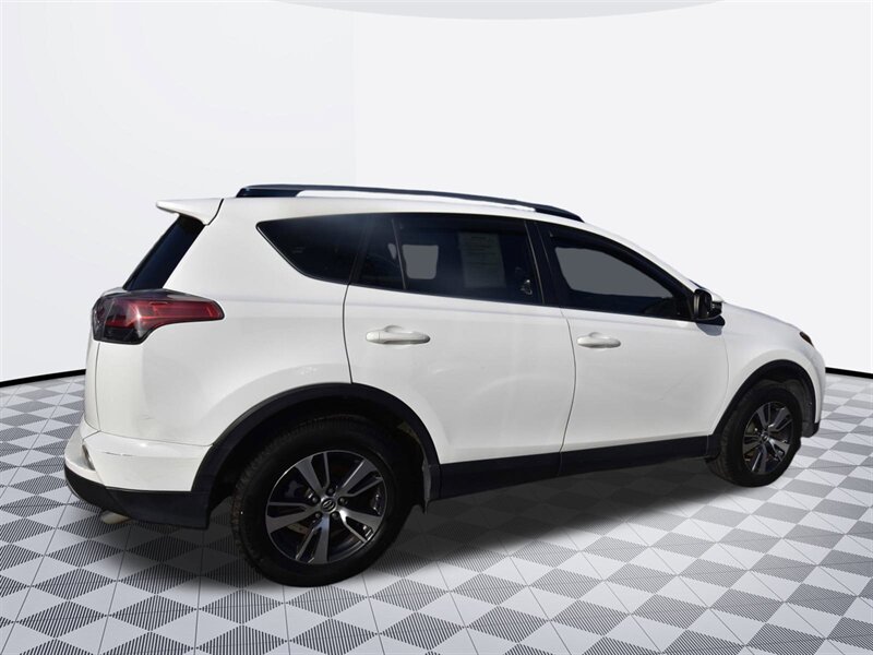 2017 Toyota RAV4 XLE   - Photo 7 - Midway City, CA 92655