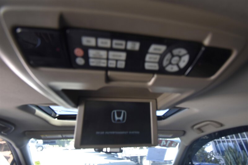 2017 Honda Pilot Touring   - Photo 7 - Midway City, CA 92655