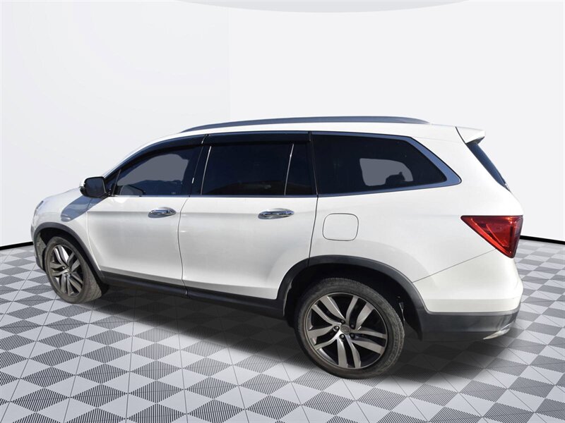 2017 Honda Pilot Touring   - Photo 5 - Midway City, CA 92655