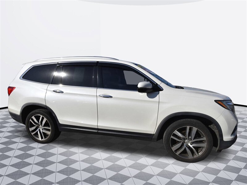 2017 Honda Pilot Touring   - Photo 3 - Midway City, CA 92655