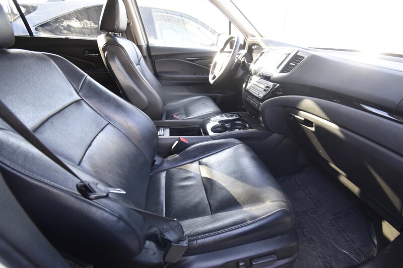 2017 Honda Pilot Touring   - Photo 10 - Midway City, CA 92655