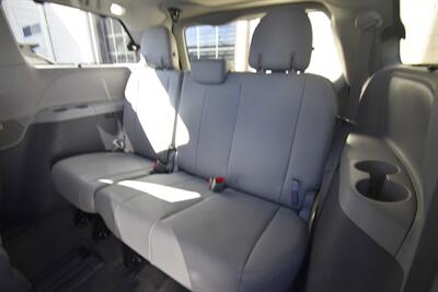 2018 Toyota Sienna XLE Premium 8-Passenger   - Photo 10 - Midway City, CA 92655