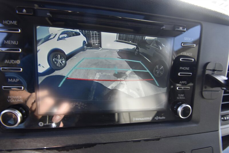 2018 Toyota Sienna XLE Premium 8-Passenger   - Photo 13 - Midway City, CA 92655