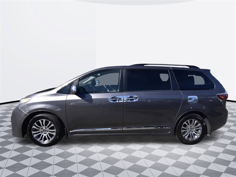 2018 Toyota Sienna XLE Premium 8-Passenger   - Photo 6 - Midway City, CA 92655