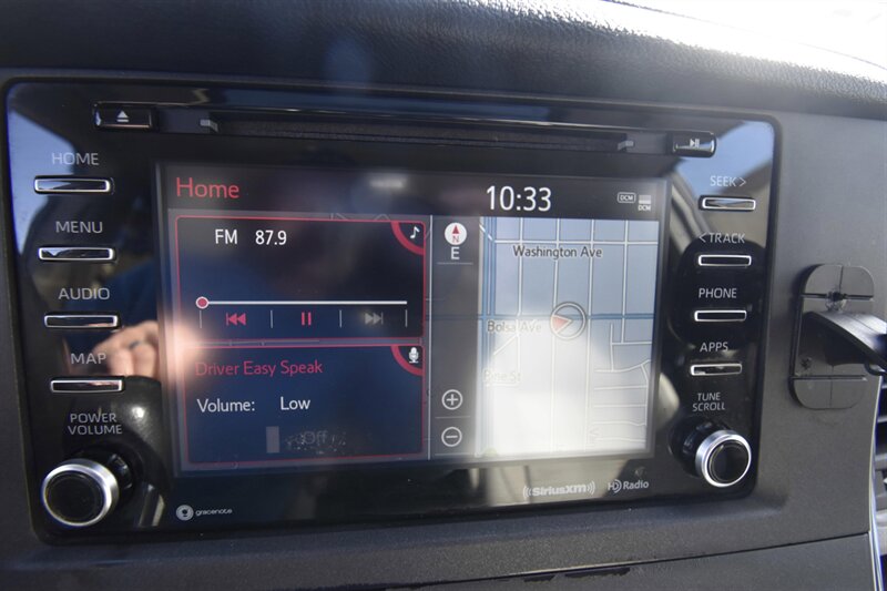 2018 Toyota Sienna XLE Premium 8-Passenger   - Photo 12 - Midway City, CA 92655