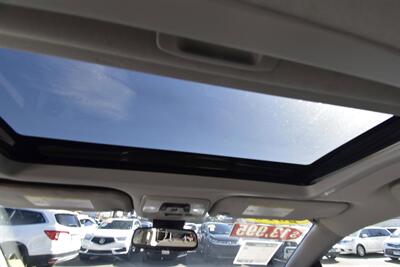 2018 Toyota Sienna XLE Premium 8-Passenger   - Photo 11 - Midway City, CA 92655