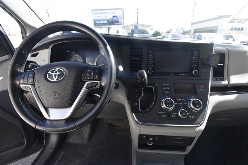 2018 Toyota Sienna XLE Premium 8-Passenger   - Photo 7 - Midway City, CA 92655