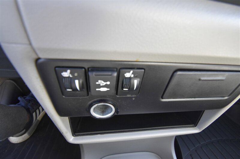 2018 Toyota Sienna XLE Premium 8-Passenger   - Photo 14 - Midway City, CA 92655