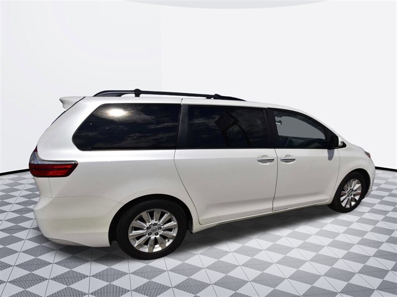 2014 Toyota Sienna Limited 7-Passenger - Photo 6 - Midway City, CA 92655