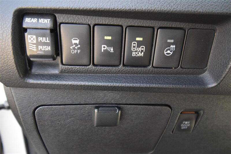 2014 Toyota Sienna Limited 7-Passenger - Photo 25 - Midway City, CA 92655