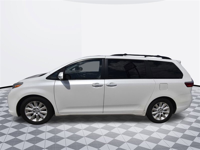 2014 Toyota Sienna Limited 7-Passenger - Photo 2 - Midway City, CA 92655