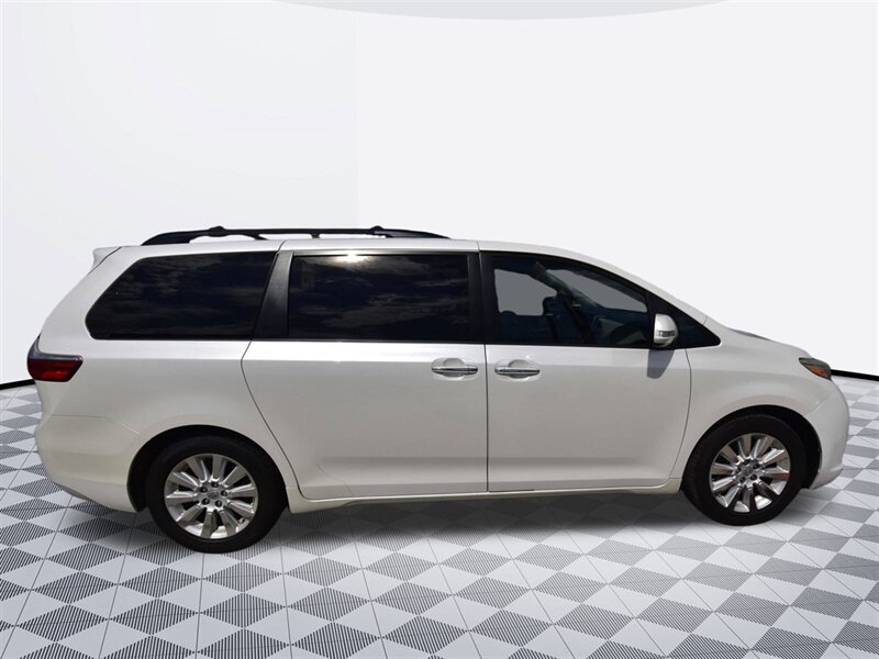 2014 Toyota Sienna Limited 7-Passenger - Photo 5 - Midway City, CA 92655