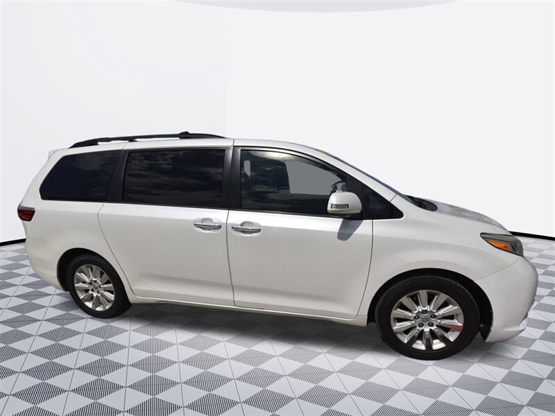 2014 Toyota Sienna Limited 7-Passenger - Photo 4 - Midway City, CA 92655