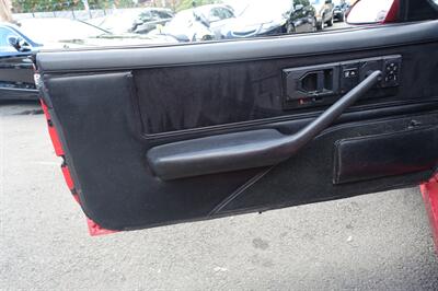 1989 Chevrolet Camaro IROC Z - Photo 10 - Newark, NJ 07104