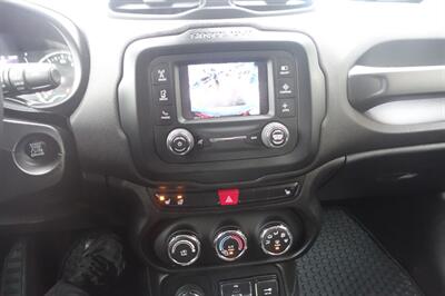 2017 Jeep Renegade Latitude   - Photo 19 - Newark, NJ 07104
