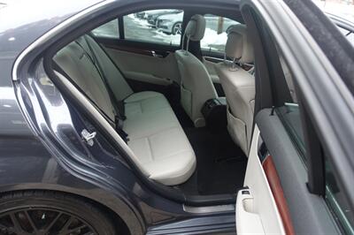 2011 Mercedes-Benz C 300 Sport 4MATIC - Photo 16 - Newark, NJ 07104
