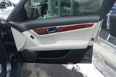 2011 Mercedes-Benz C 300 Sport 4MATIC - Photo 15 - Newark, NJ 07104