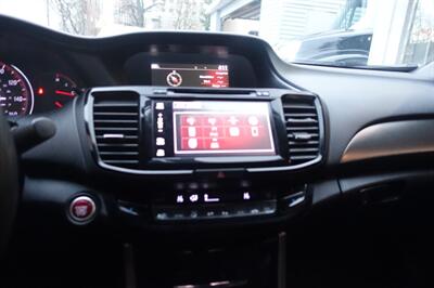 2016 Honda Accord EX-L   - Photo 16 - Newark, NJ 07104