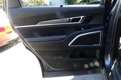 2020 Kia Telluride EX - Photo 12 - Newark, NJ 07104