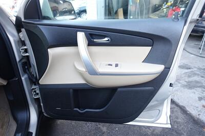 2011 GMC Acadia SLT-1   - Photo 16 - Newark, NJ 07104