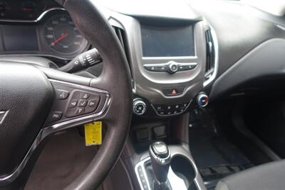 2016 Chevrolet Cruze LT Auto - Photo 22 - Newark, NJ 07104