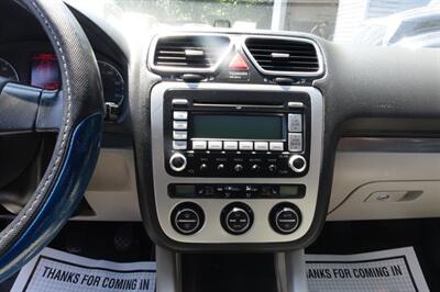 2008 Volkswagen Eos 2.0T   - Photo 16 - Newark, NJ 07104
