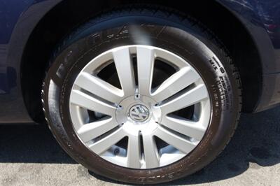 2008 Volkswagen Eos 2.0T   - Photo 21 - Newark, NJ 07104