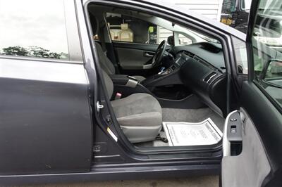 2012 Toyota Prius Plug-in Hybrid - Photo 14 - Newark, NJ 07104