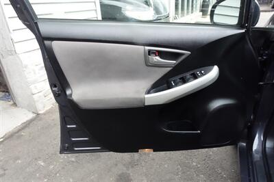 2012 Toyota Prius Plug-in Hybrid - Photo 10 - Newark, NJ 07104