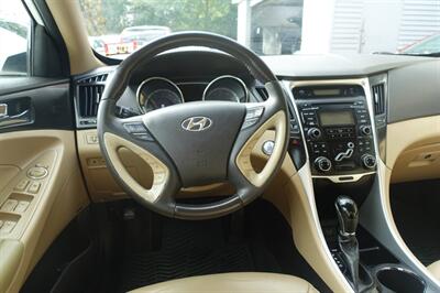 2012 Hyundai SONATA SE - Photo 13 - Newark, NJ 07104
