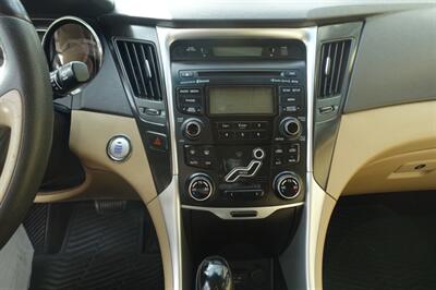 2012 Hyundai SONATA SE - Photo 18 - Newark, NJ 07104