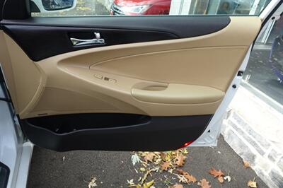 2012 Hyundai SONATA SE - Photo 15 - Newark, NJ 07104