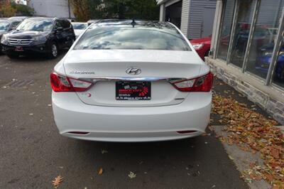 2012 Hyundai SONATA SE - Photo 7 - Newark, NJ 07104