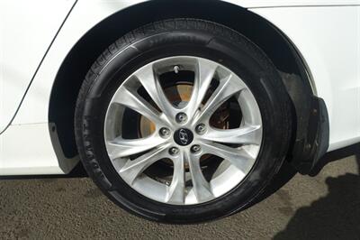 2012 Hyundai SONATA SE - Photo 24 - Newark, NJ 07104