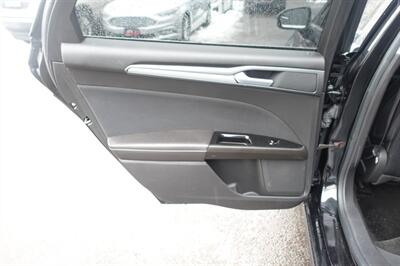 2014 Ford Fusion SE - Photo 12 - Newark, NJ 07104