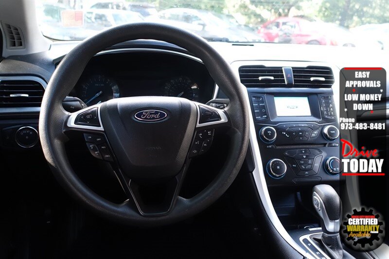 2014 Ford Fusion SE photo
