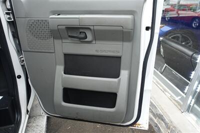2013 Ford E-350 SD   - Photo 13 - Newark, NJ 07104