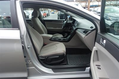2016 Hyundai SONATA   - Photo 14 - Newark, NJ 07104