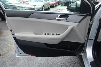 2016 Hyundai SONATA   - Photo 10 - Newark, NJ 07104