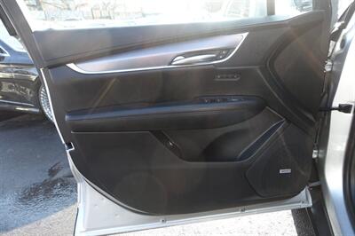 2018 Cadillac XT5 Premium Luxury   - Photo 10 - Newark, NJ 07104