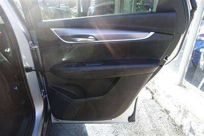 2018 Cadillac XT5 Premium Luxury   - Photo 17 - Newark, NJ 07104