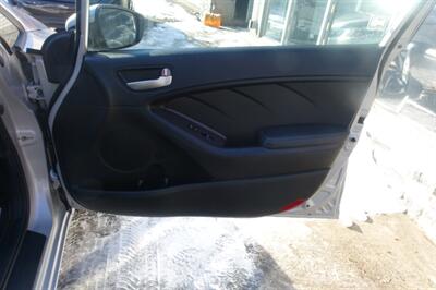 2017 Kia Forte EX   - Photo 15 - Newark, NJ 07104