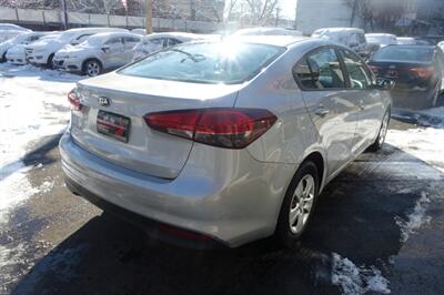 2017 Kia Forte EX   - Photo 8 - Newark, NJ 07104