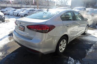 2017 Kia Forte EX   - Photo 5 - Newark, NJ 07104