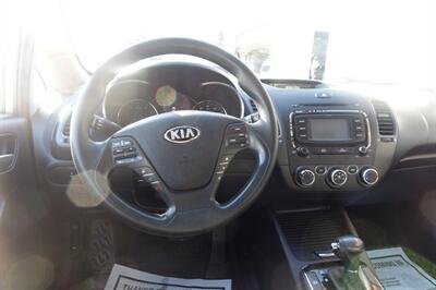 2017 Kia Forte EX   - Photo 13 - Newark, NJ 07104