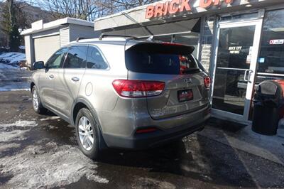 2017 Kia Sorento LX   - Photo 6 - Newark, NJ 07104