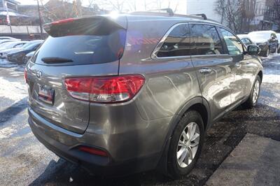 2017 Kia Sorento LX   - Photo 8 - Newark, NJ 07104