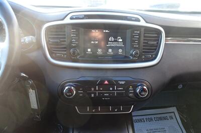 2017 Kia Sorento LX   - Photo 18 - Newark, NJ 07104
